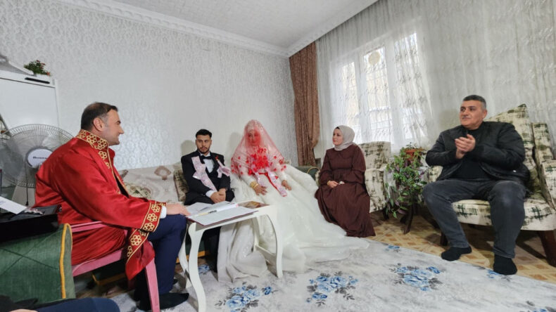 Kar Engeli, Nikah Memurunu Eve Getirdi