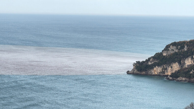 Kar Suyu Deniz Rengini Değiştirdi