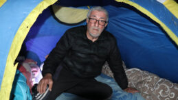 Karısı 19 Yerinden Bı&ccedil;akladı: Parkta Yaşam M&uuml;cadelesi