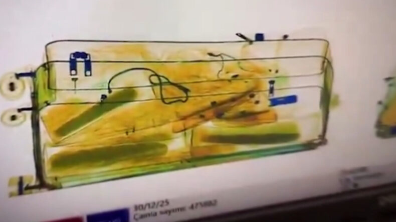 Kilolarca Esrar ile Havalimanında Yakalandı