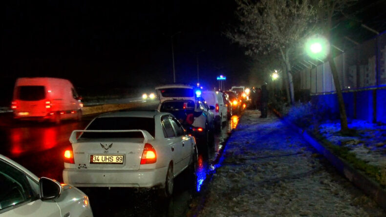 Kimse Fark Etmedi: 30 Aracın Lastiği Patladı