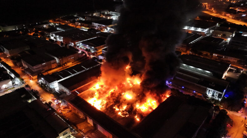 Kimyasal Fabrikada Yangın Çıktı