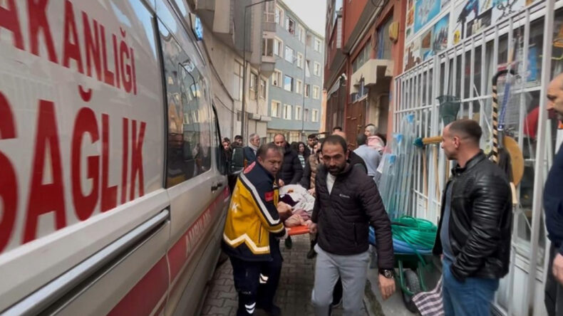 Komşu Kavgasında Kan D&ouml;k&uuml;ld&uuml;: Yaşlı Kadına 7 Bı&ccedil;ak Darbesi!