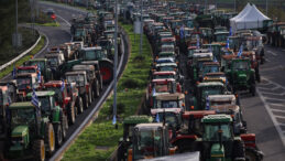 Komşuda &Ccedil;ift&ccedil;iler Sınır Kapılarını Kapatacak