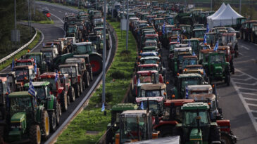 Komşuda &Ccedil;ift&ccedil;iler Sınır Kapılarını Kapatacak