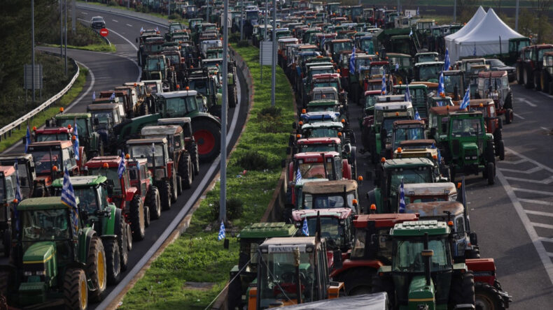 Komşuda &Ccedil;ift&ccedil;iler Sınır Kapılarını Kapatacak