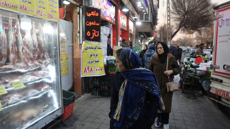 Komşuda &Ouml;l&uuml; Sayısı Artıyor: 2 Bin Kişi G&ouml;zaltında