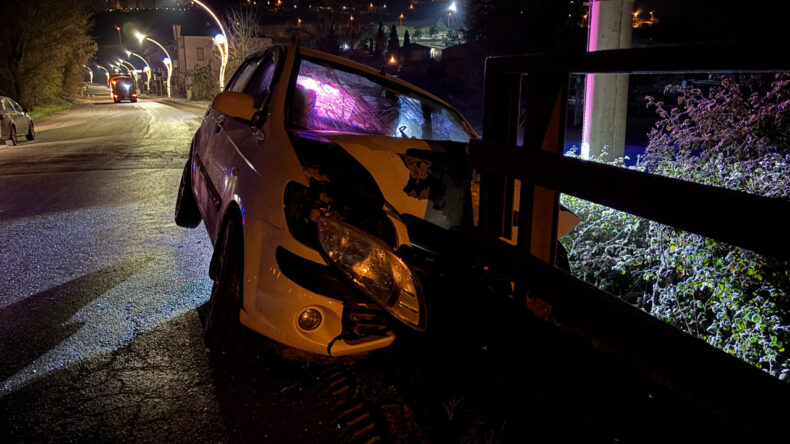Kontrolden Çıkan Araç Hurdaya Döndü, Sürücü Kaçtı