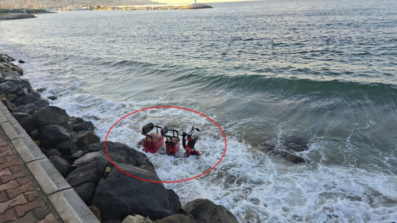 Kontrolden Çıkan Elektrikli Motosiklet Denize Düştü: 2 Yaralı