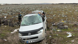 Kontrolden &Ccedil;ıkan Minib&uuml;s Takla Attı: &Ouml;l&uuml; ve Yaralılar Var