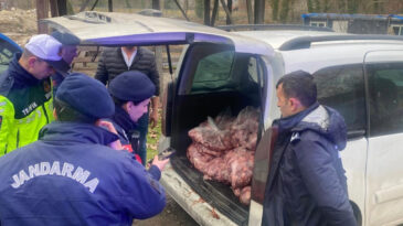 K&ouml;t&uuml; Koku Ele Verdi: Ara&ccedil;tan 450 Kilo Bozuk Et &Ccedil;ıktı
