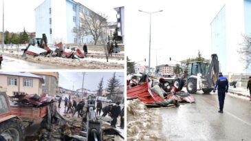 Kuvvetli R&uuml;zgar Okulun &Ccedil;atısını U&ccedil;urdu