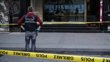 Kuyumcuda Silahlı Soygun: Milyonlarca Liralık Altın &Ccedil;alındı