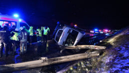 Kuzey Marmara'da Servis Minib&uuml;s&uuml; Devrildi: 11 Yaralı