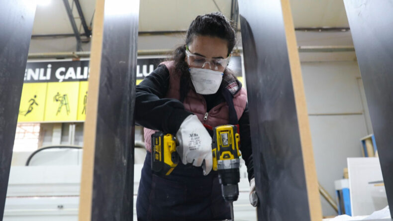 “Öğretmensin, marangoz mu olacaksın?” Dediler: Kadınlara İlham Oldu