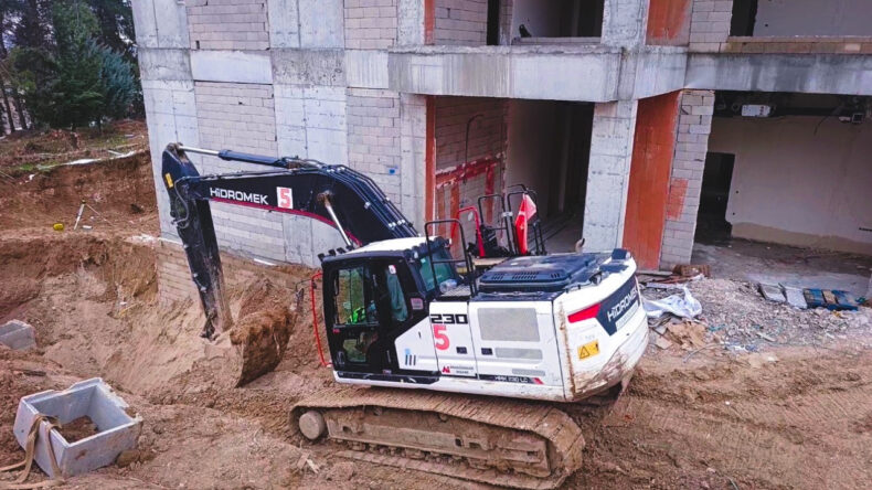İş Makinesi Duvar Arasında Kalarak Hayatını Kaybetti