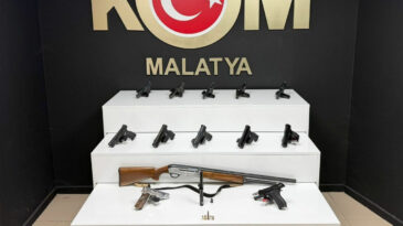Malatya'da Ruhsatsız Silah Operasyonu: 12 Tabanca Ele Ge&ccedil;irildi