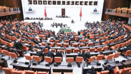 Meclis Kuver Yasağını Aştı