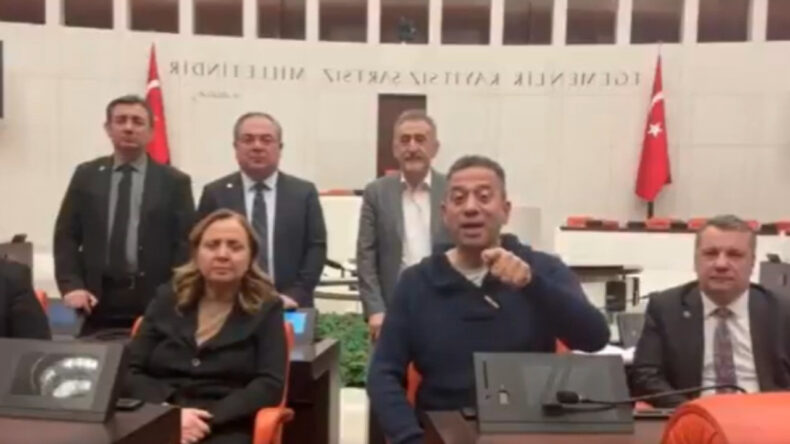 Meclis'i Terk Etmiyorlar: 'Bak Utanmaz Adam…'