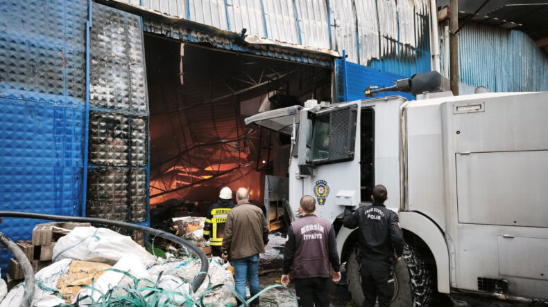 Mersin&rsquo;de Geri D&ouml;n&uuml;ş&uuml;m Tesisinde Yangın