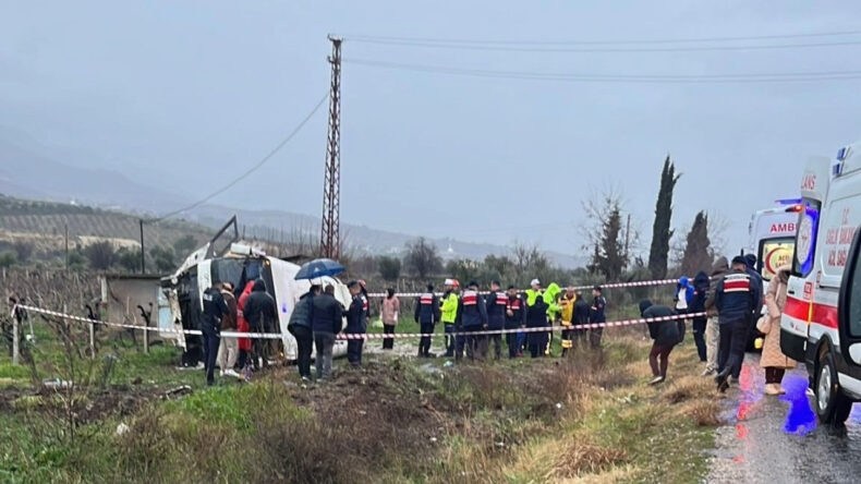 Mesaiye Giden Memurlar &Uuml;z&uuml;m Bağına U&ccedil;tu: 1 &Ouml;l&uuml;, 25 Yaralı