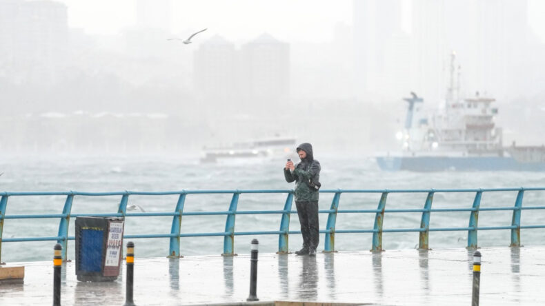 Meteoroloji'den Çok Sayıda Şehre Uyarı: Sağanak Yağış ve Kuvvetli Rüzgar Bekleniyor