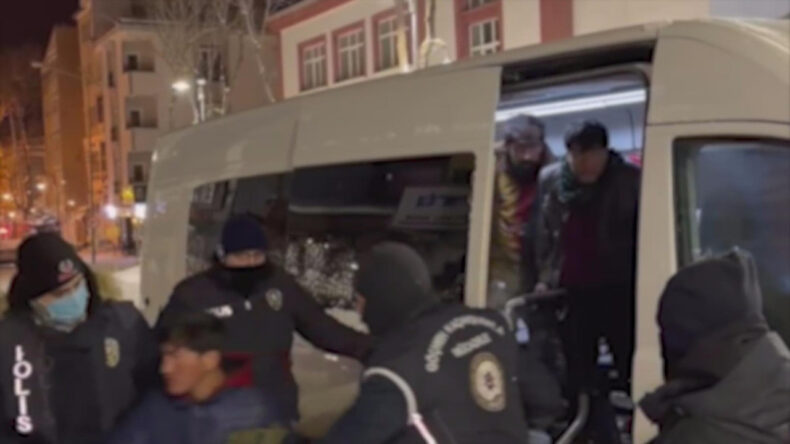 Metruk Binadan 14 G&ouml;&ccedil;men Ele Ge&ccedil;irildi