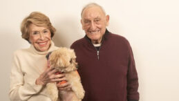 Milyarder &Ccedil;ift, K&ouml;peklerini Tedavi Eden Okula 120 Milyon Dolar Bağışladı