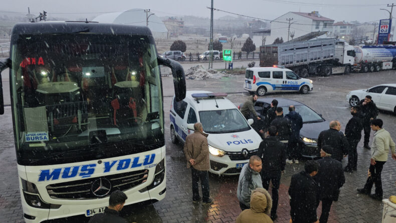 Mola Veren Yolcu Otob&uuml;s&uuml;ne Saldırı