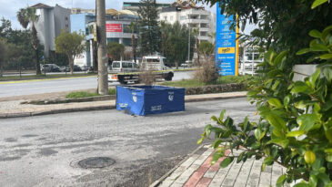 Motosiklet ile otomobil &ccedil;arpıştı: 1 &ouml;l&uuml;