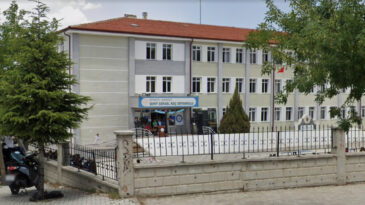 Okul Tuvaletlerine Kamera Yerleştirildi, Veliler Tepki G&ouml;sterdi