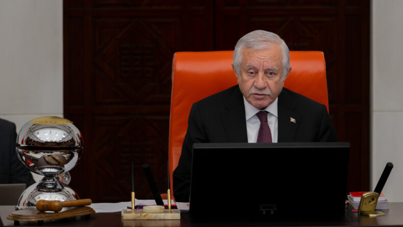 Olmayan AKP Milletvekili Meclisi Karıştırdı, MHP'li Adan Sert &Ccedil;ıktı: Ahlaksızlık