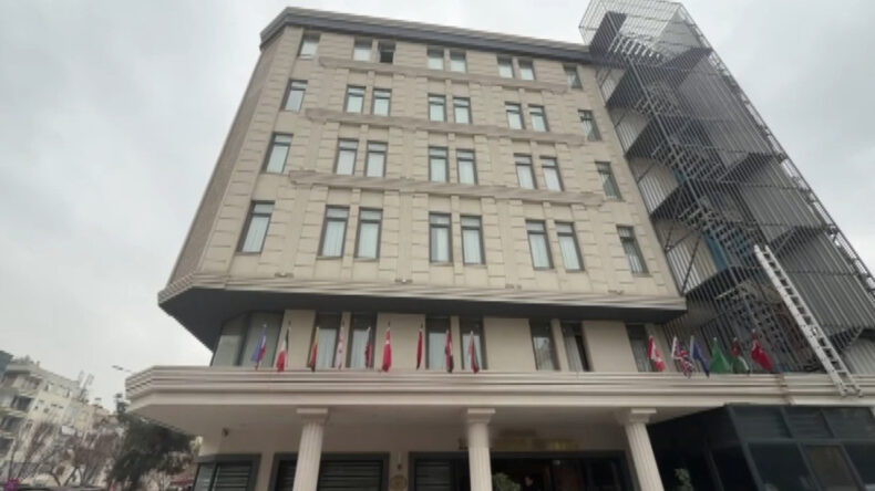 Otelde kalan adam banyoda &ouml;l&uuml; bulundu