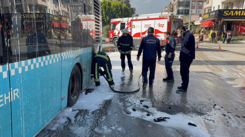Otob&uuml;s Yangını Korkuttu