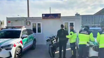 Otoyolda aşırı hız yapan motosiklet s&uuml;r&uuml;c&uuml;s&uuml; yakalandı