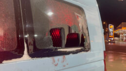 &Ouml;fke N&ouml;beti Ge&ccedil;iren Şahıs, Cama Kafa Attı