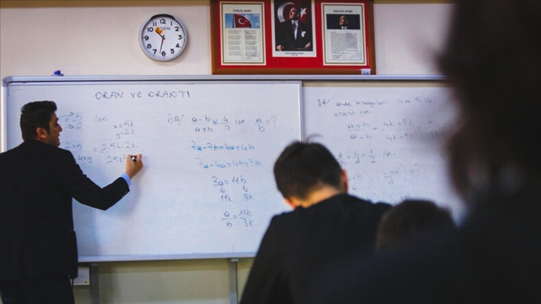 Öğretmenlerin Yıllık İzin Talepleri Meclis'e Dilekçe ile İletildi
