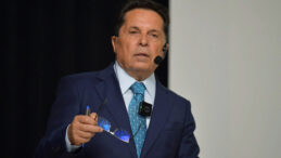 &Ouml;zer'den Bah&ccedil;eli'ye Teşekk&uuml;r, İktidara Tepki