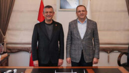 &Ouml;zg&uuml;r &Ouml;zel, Ayvalık Belediyesi'ni Ziyaret Etti