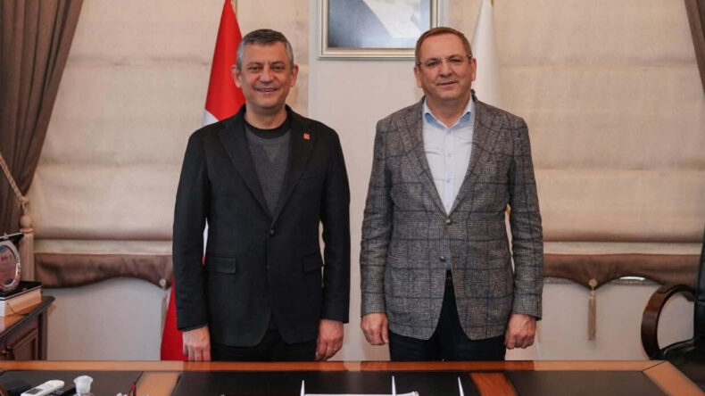 Özgür Özel, Ayvalık Belediyesi'ni Ziyaret Etti