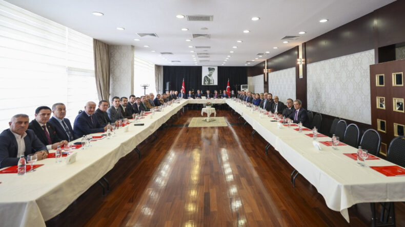 &Ouml;zg&uuml;r &Ouml;zel, Partisinin Doğu ve G&uuml;neydoğu B&ouml;lgesi İl Başkanları ile Buluştu
