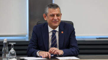 &Ouml;zg&uuml;r &Ouml;zel'den Hızlı Yanıt: Allah Kimseyi B&ouml;yle Şanssızlıkla Sınamasın