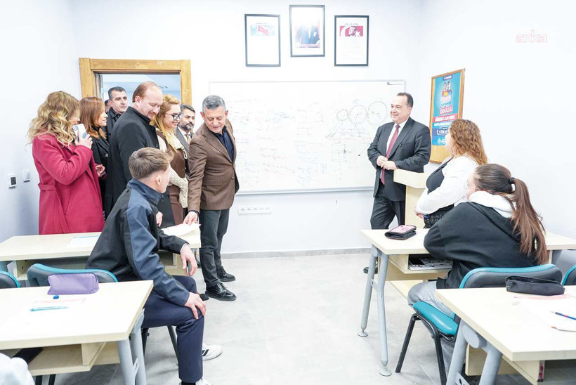 Özgür Özel Açılışta