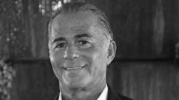 Penis B&uuml;y&uuml;tme Ameliyatında Hayatını Kaybeden Milyarderin Doktorlarına Cezalar Belirlendi