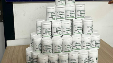 Polisten Ka&ccedil;maya &Ccedil;alıştı: Fırlattığı Pakette Uyuşturucu Bulundu