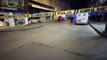 Restorana Silahlı Saldırı: 20 El Ateş Edildi