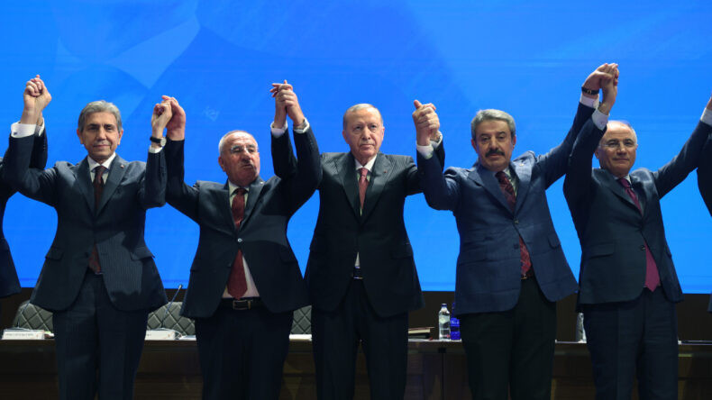 Rozetleri Cumhurbaşkanı Erdoğan tarafından takıldı: İki isim CHP'den, iki isim Yeniden Refah'tan
