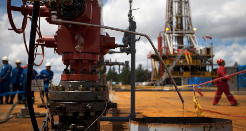 Rusya'dan Venezuela Petrol&uuml; Uyarısı