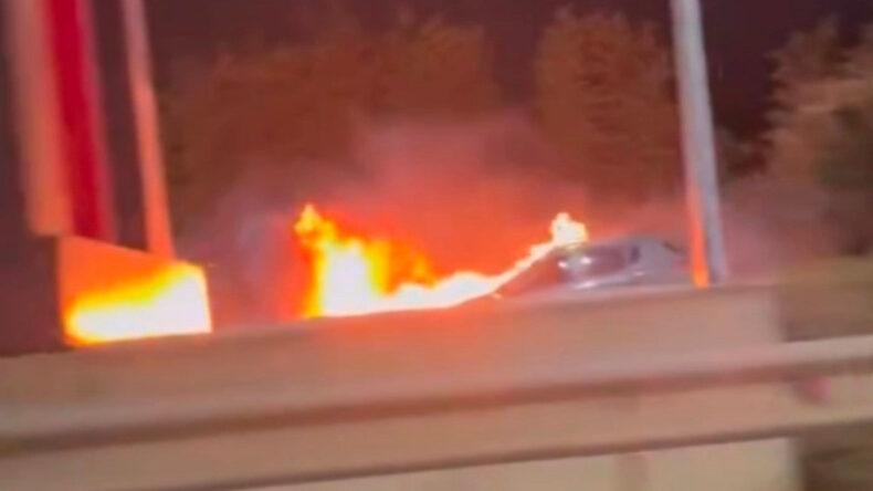 Sancaktepe'de Otomobil Yangını Panic Yaratı