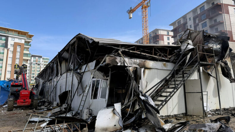Şantiyede Panik: Konteyner Yatakhanede Yangın &Ccedil;ıktı